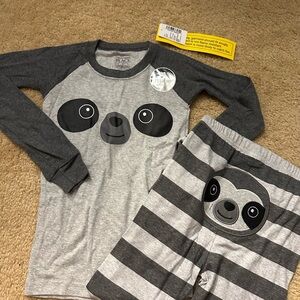 Children's Place kids pajama set size 5t- brand new